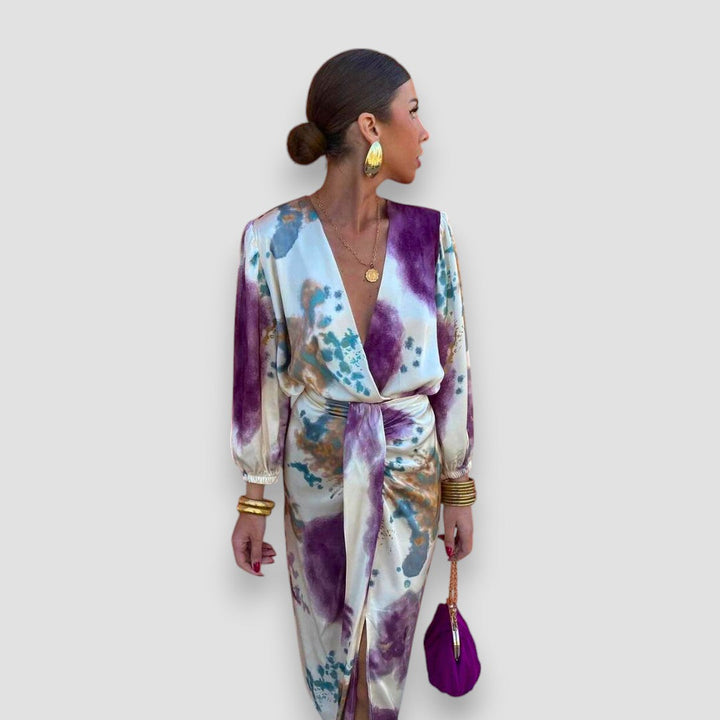 NORA | ELEGANT DRESS WITH V-NECK
