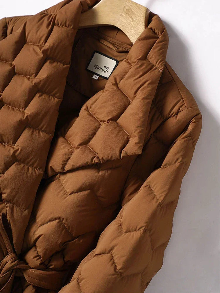 SIOBHÁN | ELEGANT FEATHER COAT WITH BELT